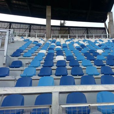 Goede prijs Bucket type PP Plastic Stadion zitplaatsen met 45 X 48 X 33 cm Grootte en 5 jaar garantie voor voetbal tribunes online