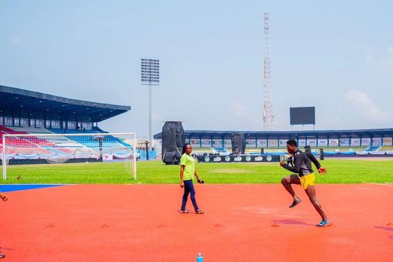 Goede prijs Athletic Running Track met 8m breedte en 6mm dikte Perfect voor sportfaciliteiten online