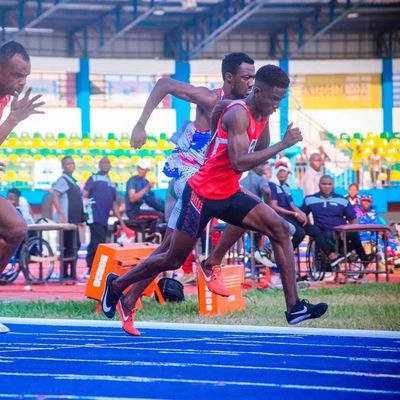 Goede prijs Geprefabriceerde atletische hardloopbaan met een dikte van 9-15 mm, lange levensduur en aanpasbare kleuren online