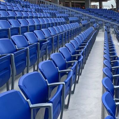 Goede prijs HDPE-materiaal Plastic stadionstoelen met anti-veroudering en brandwerende eigenschappen voor stadionstoelen online