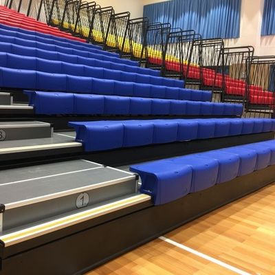 Front Mounted Retractable Bleacher Seating voor het Stadion van de Auditoriumbioskoop