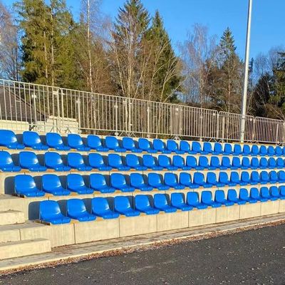 Goede prijs Anti-aging, anti-UV en brandwerende plastic stadionstoelen voor tribunes met rugsteun online