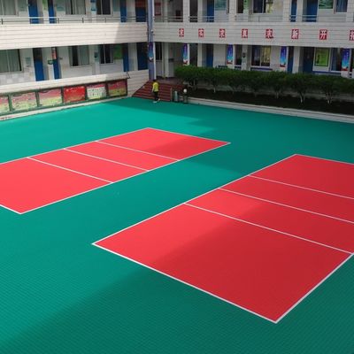 Goede prijs Rode PP tegels sportvloeren aanbevolen voor sportfaciliteiten MOQ 500pcs online