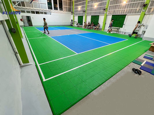 Goede prijs Impactbestendige PP-tegels Sportvloeren in rood/blauw/groen voor binnen-/buitenbanen online